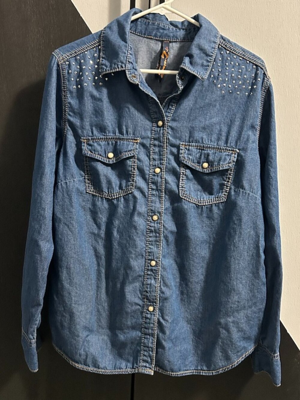 Seven7 Chambray Denim Pearl Snap Down Studded Shoulder Western Shirt Wmn's 14/16